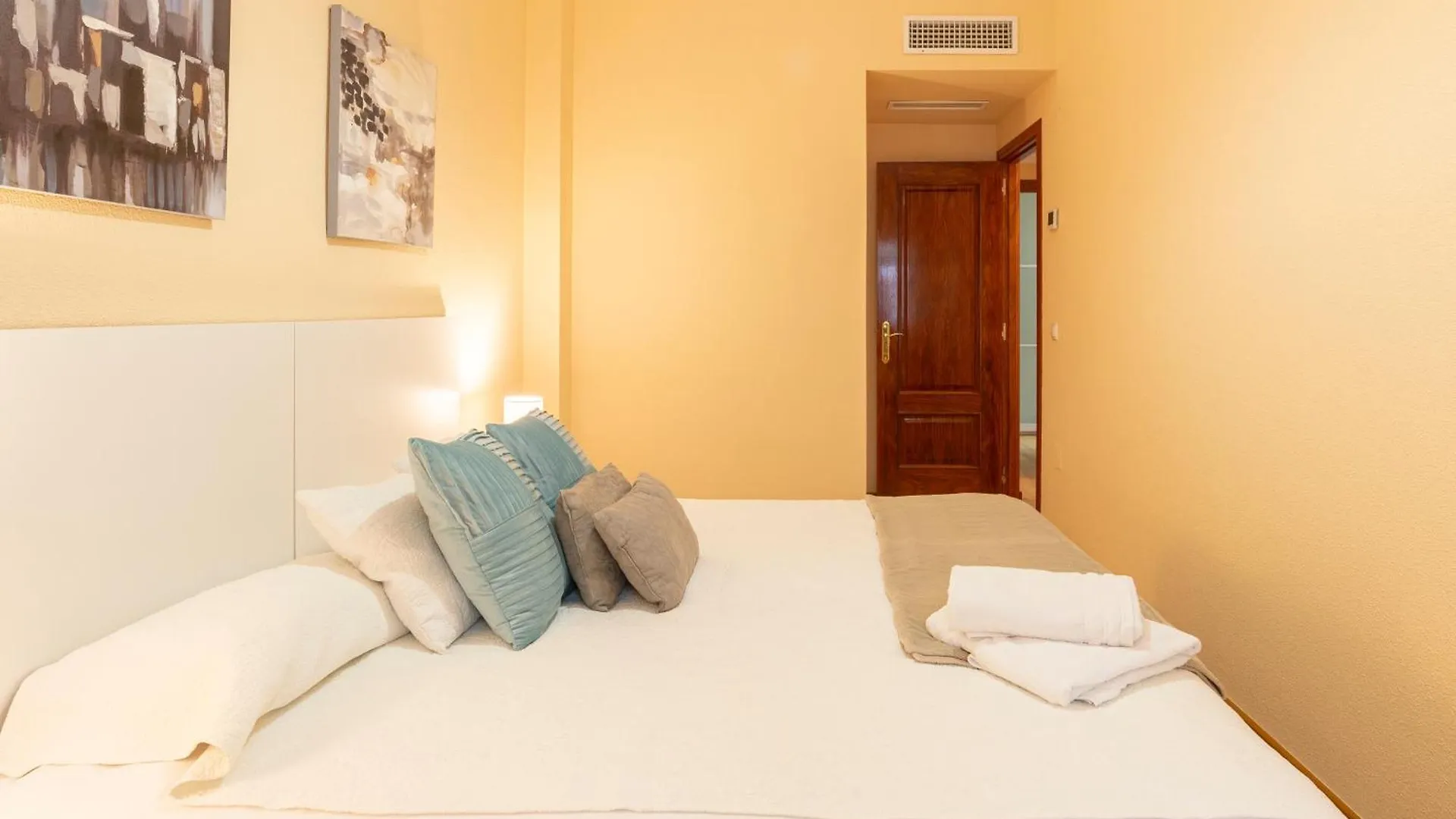 Teatro Plaza Apartments Малага