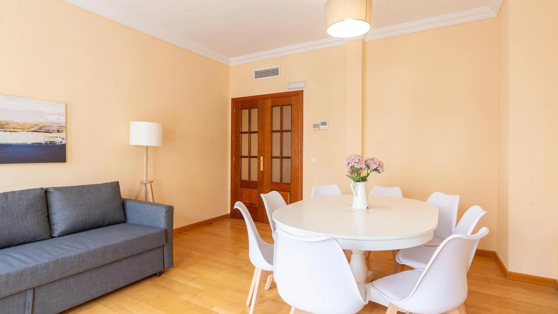 Teatro Plaza Apartments Малага 0*,
